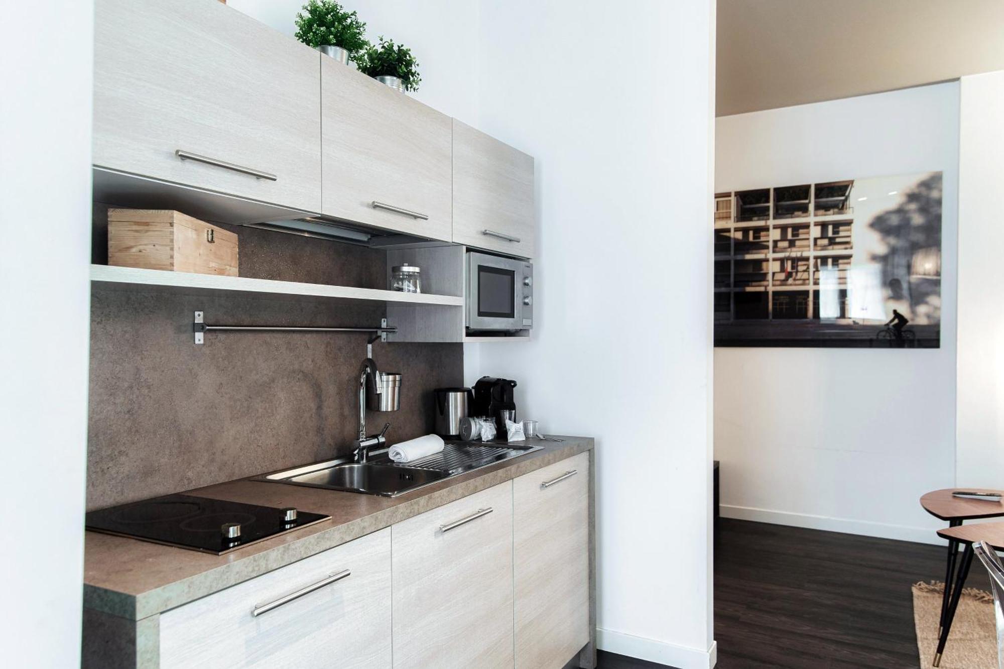 Rezzonico Suites - By Myhomeincomo Bagian luar foto
